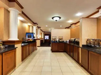 By Marriott Chicago Naperville/warrenville