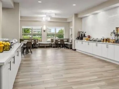 By Marriott Chicago Naperville/warrenville