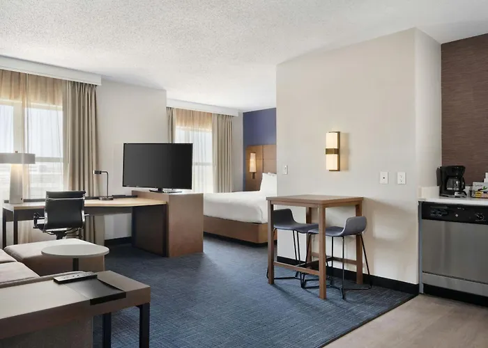 By Marriott Chicago Naperville/warrenville 3* Warrenville