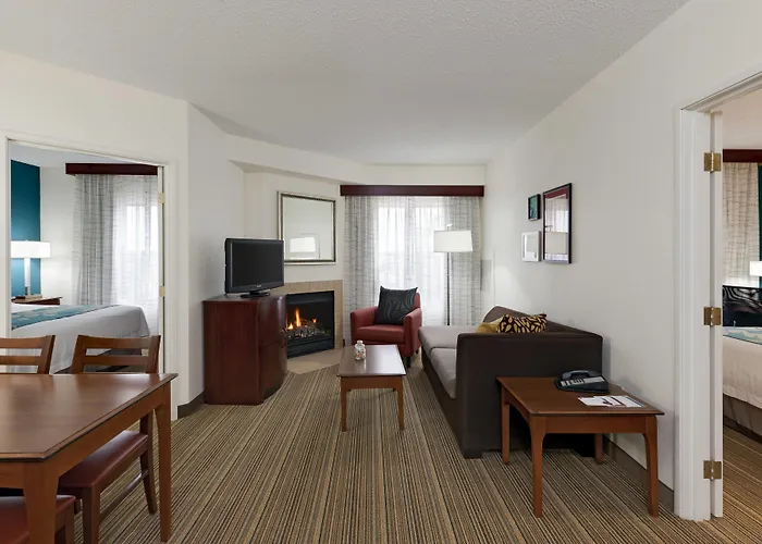 By Marriott Chicago Naperville/warrenville 3* Warrenville