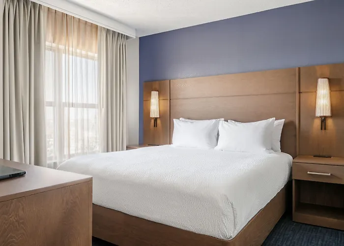 By Marriott Chicago Naperville/warrenville Hotel