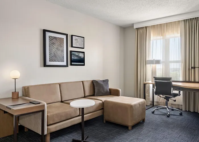 By Marriott Chicago Naperville/warrenville 3* Warrenville