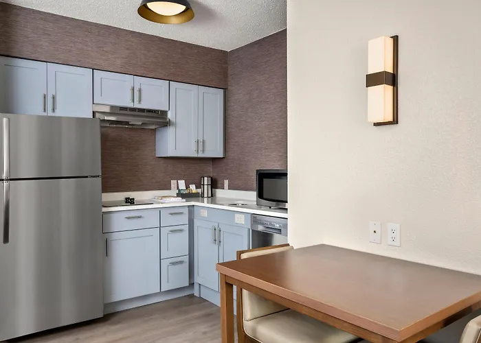 By Marriott Chicago Naperville/warrenville 3* Warrenville